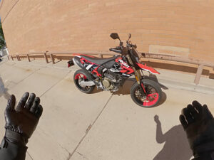 Read more about the article 2024 Ducati Hypermotard 698 Review 71062