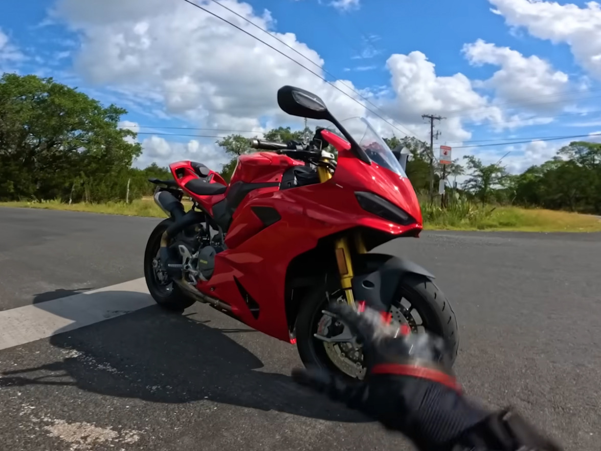 Read more about the article 2025 Ducati Panigale V2s First Ride And Review 97432