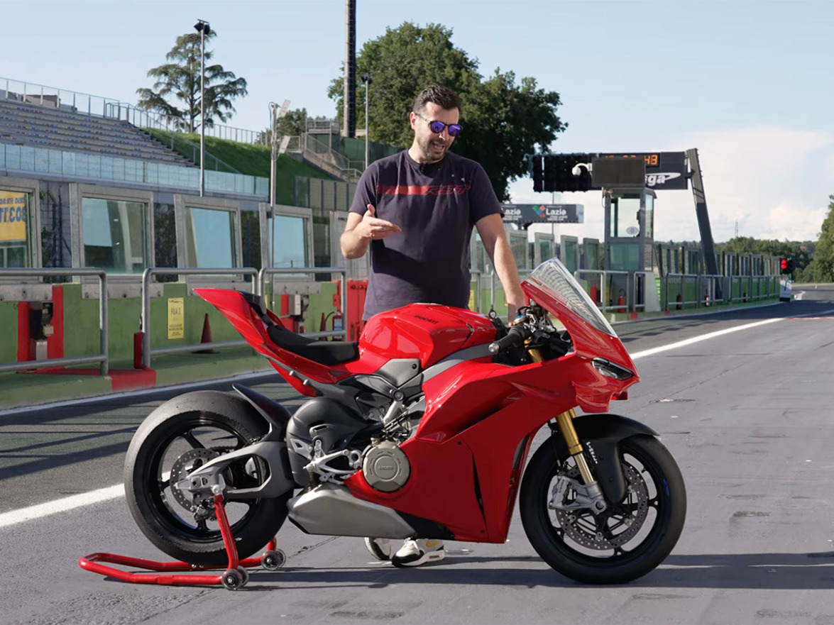 Read more about the article Amazing Review Of The New 2025 Ducati Panigale V4 S 81108