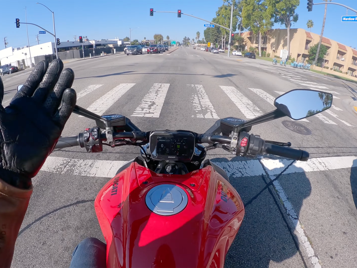 Read more about the article Daily Rider Review 2023 Ducati Diavel V4 66114