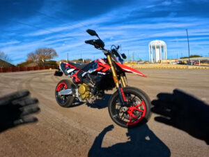 Read more about the article Ducati Hypermotard 698 Mono Review 99856
