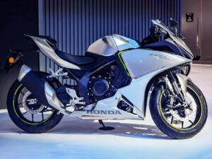 Read more about the article Honda Cb500 Super Four And Cbr500r Four Preview 101118