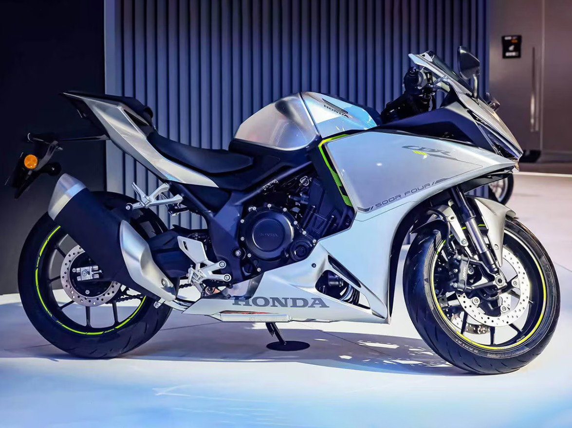 Read more about the article Honda Cb500 Super Four And Cbr500r Four Preview 101118