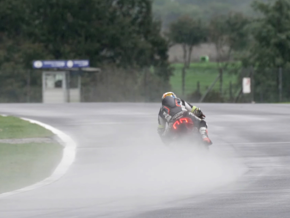Read more about the article How Good Are Rider Aids Ducati Panigale V4s Wet Weather Track Test 84942