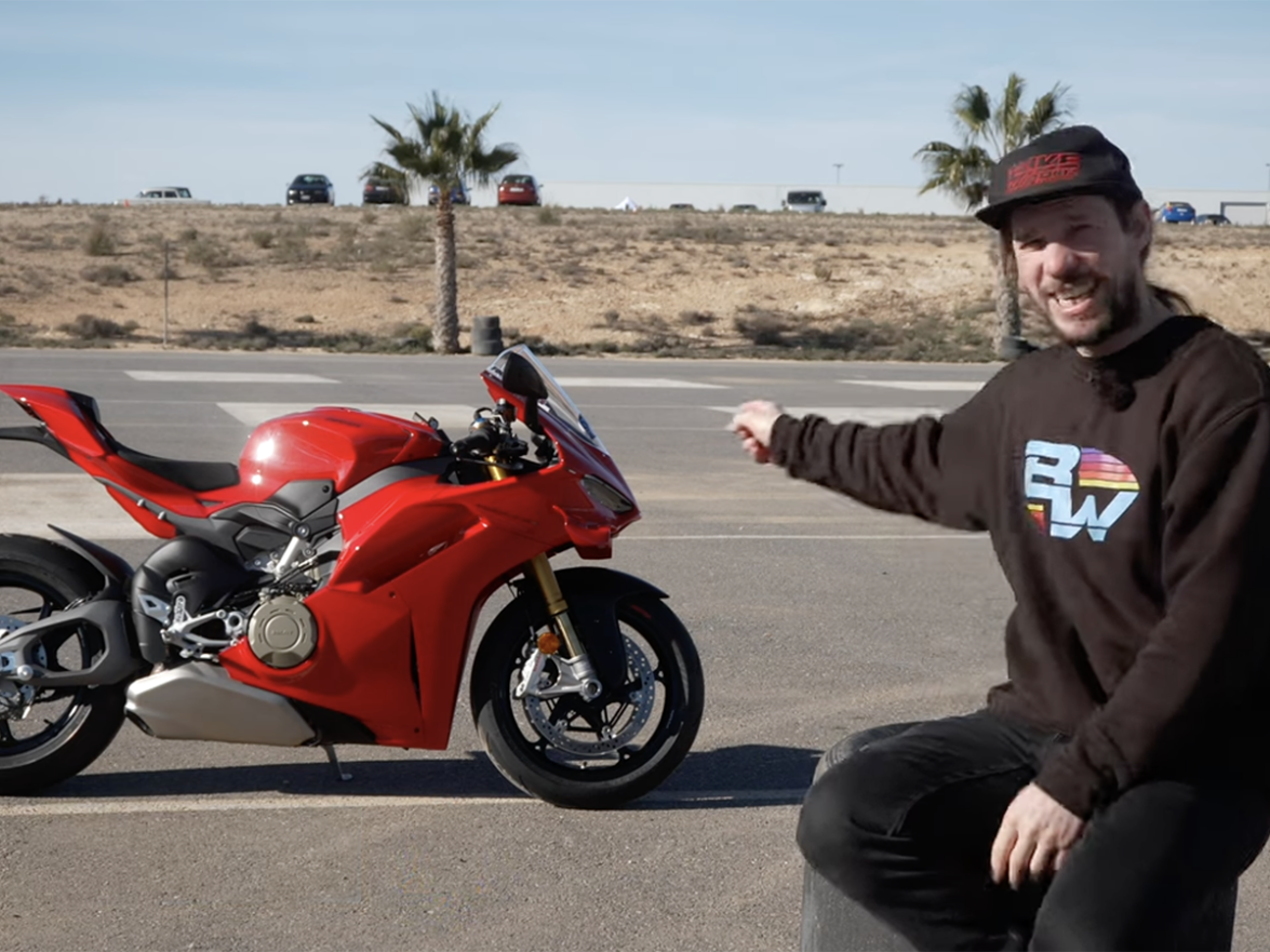 Read more about the article Just How Good Is The New Panigale V4s On Track 93284