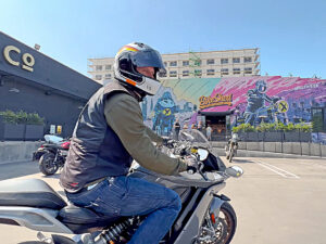 Read more about the article Motogeo Tests The Alpinestars Tech Air 3 Vest 65770