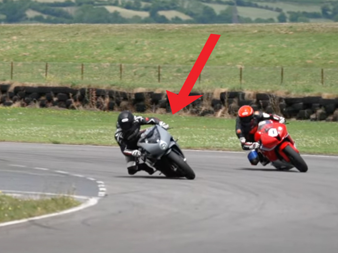 Read more about the article Mv Agusta Superveloce 800 On Road Track Review 76364