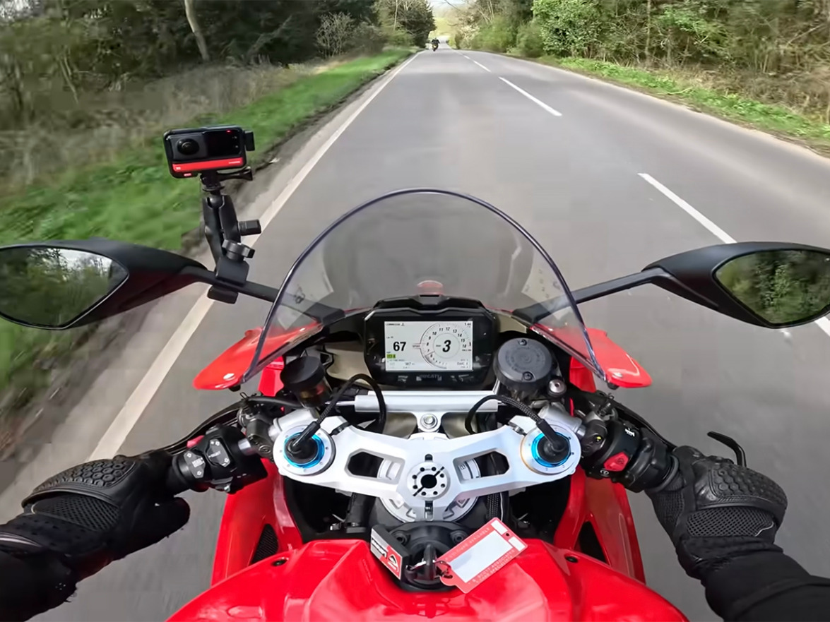 Read more about the article Now A Decent Road Bike The 2024 Panigale V4s 75275