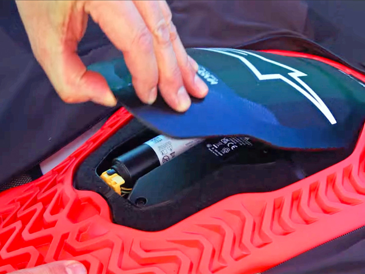 Read more about the article Reviewed Alpinestars Tech Air 5 Plasma 93093