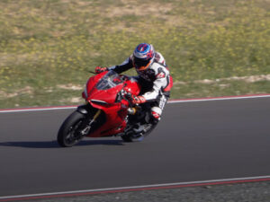 Read more about the article Shredding Ducatis New Panigale V2 S On The Track 92712