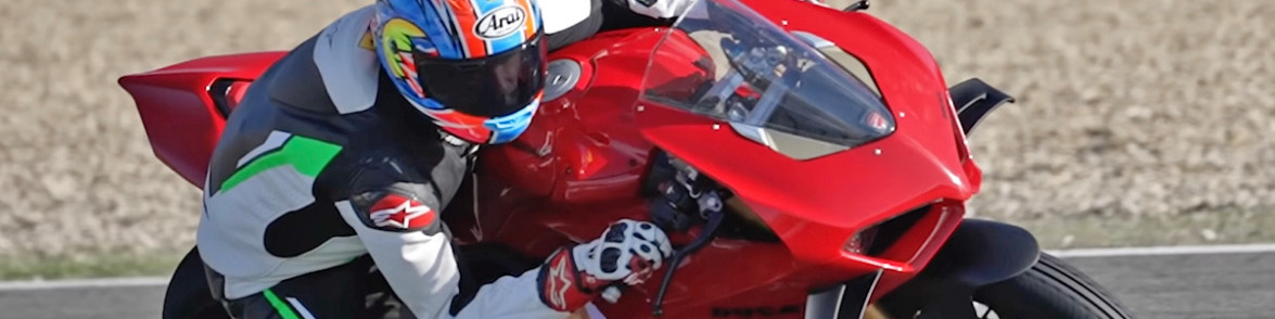 Read more about the article The 2022 Ducati Panigale V4s Is Easier And Faster Than Ever 47983