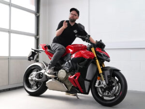 Read more about the article The Supernaked King 97177