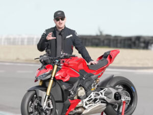 Read more about the article The Naked Panigale Weve Been Waiting For 94840