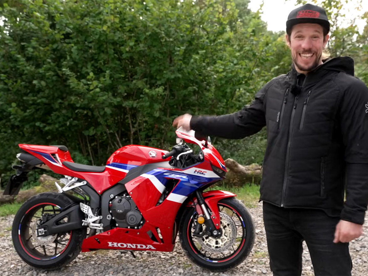 Read more about the article We Forget How Awesome Sports Bikes Are Not V1 Moto Though 81389