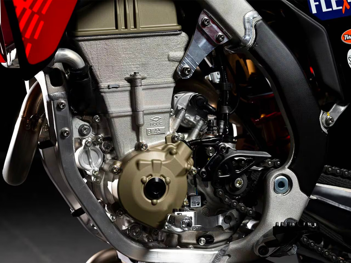 Read more about the article Whats Ducatis Advantage In Motocross With The Desmo450 Mx 67691