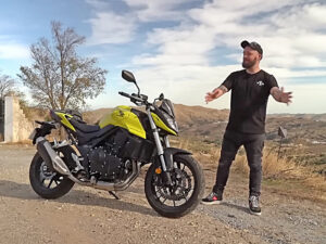 Read more about the article Which Is Better Honda Cb1000 Hornet Vs Cb1000r 65769